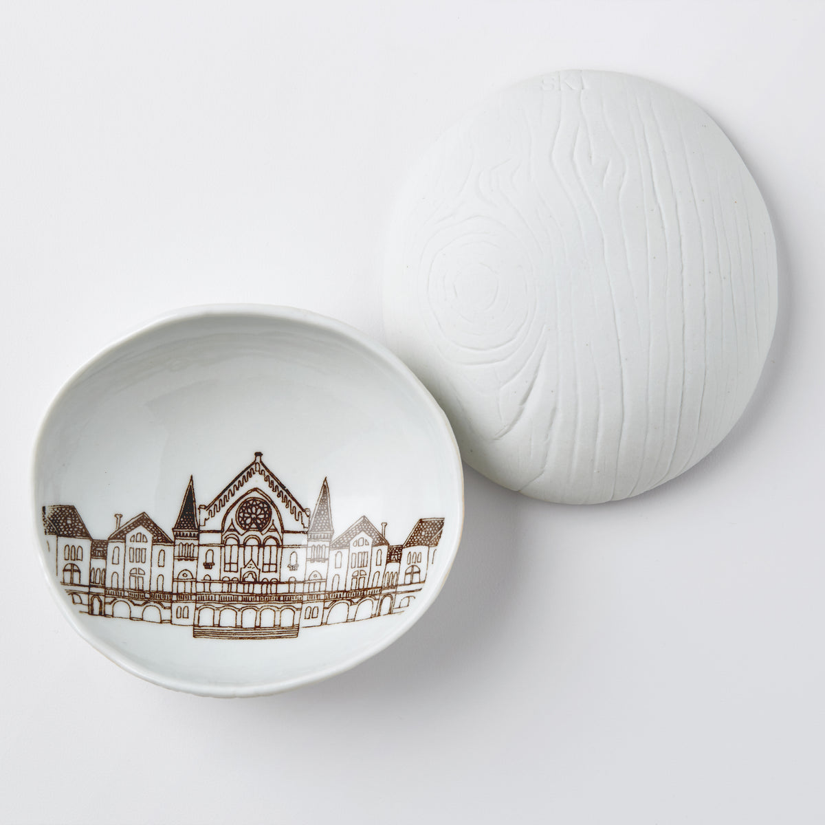Music Hall Woodgrain Dish